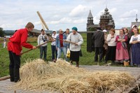 Молотьба на экспозиционном поле