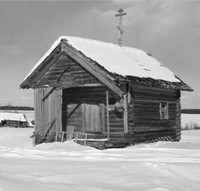 2. Часовня Покрова Богородицы середины  XVIII в. в деревне Колгостров до реставрации.