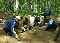 Студенты ПетрГУ на археологических раскопках. 2006 г.