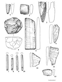 Рис.3. Вожмариха 22: Раскоп II: 1 – желобчатое долото, сланец; 2 – долото, сланец; 3 – клиновидное орудие, сланец; 4 – нуклеус, кварцит; 5 – шлифовальный брусок; сланец; 7–10 – стержни, сланец. Раскоп I: 6 – клиновидное орудие, сланец; 11–13 – обломки шлифовальной плиты, кварцит