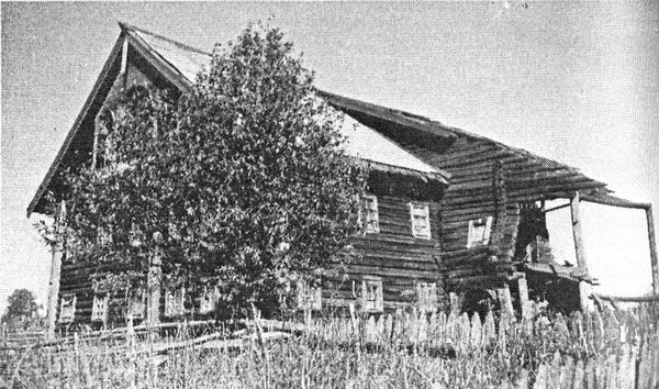 Фото 8. Дом Березкина в деревне Сибово Медвежьегорского района. Общий вид. НВФ-5026.