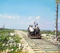 Сергей Михайлович Прокудин-Горский. На дрезине у Петрозаводска по Мурманской ж.д., 1915.